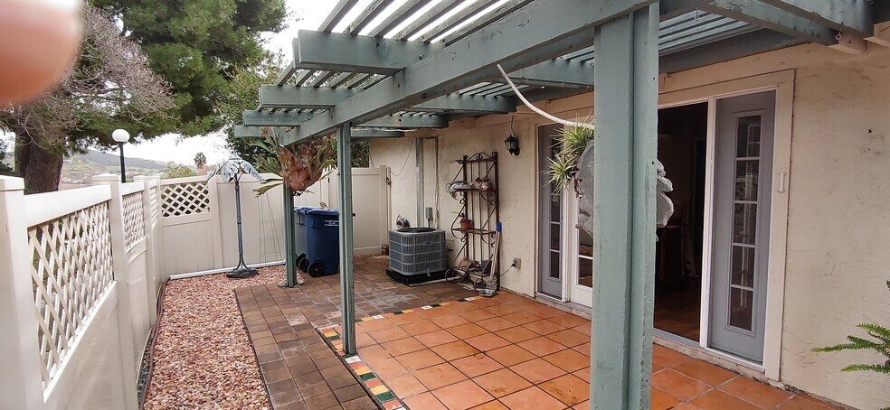 Backyard - 250 Parkside Gln