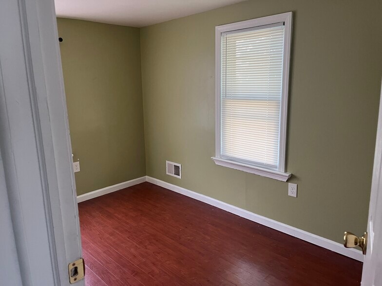 Bed room 1 - 114 Morgan Ave