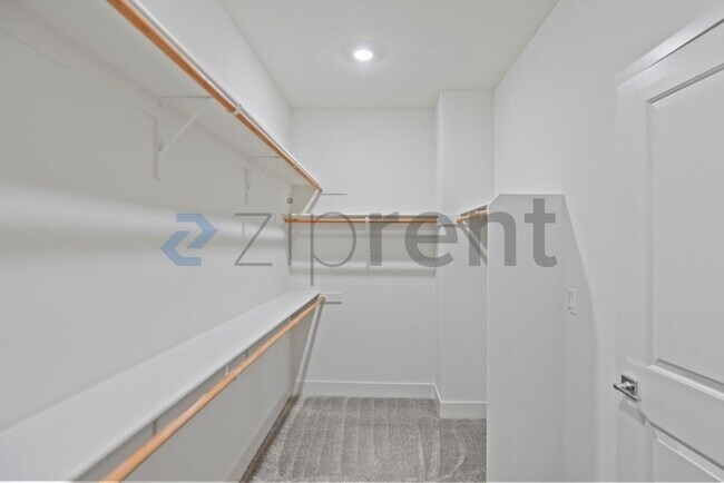 Building Photo - Unit