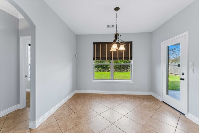 Building Photo - 25327 Oak Knot Dr