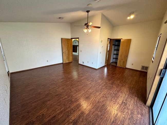 Building Photo - 4bed/3bath Home Available for Rent in Central Norman!!