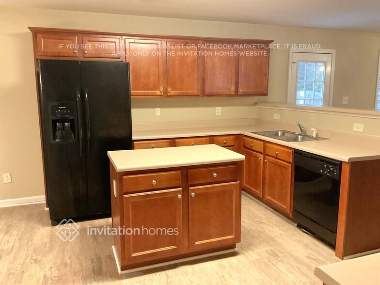 Building Photo - 1568 Great Shoals Cir SE