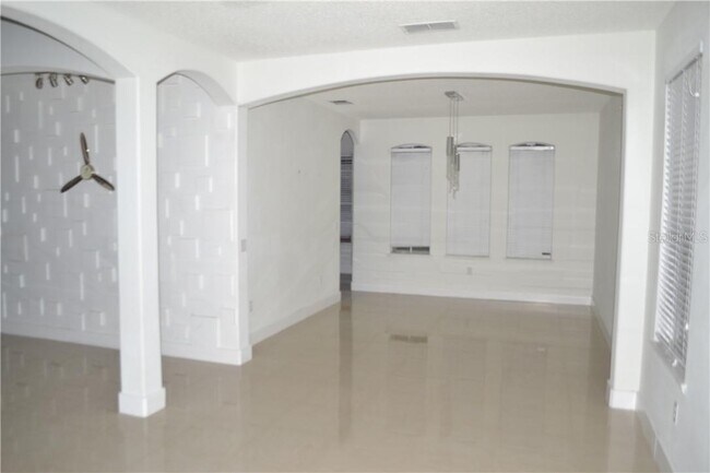 Building Photo - 2507 Sand Arbor Cir