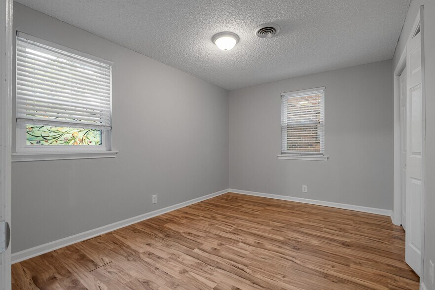 Building Photo - 5162 Hilson Rd