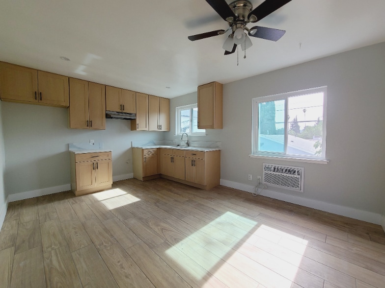 Building Photo - 14248 Gilmore St