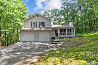 Building Photo - 2733 Oakwood Dr