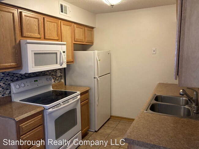 Building Photo - 1 br, 1 bath House - 9527 University Ave U...