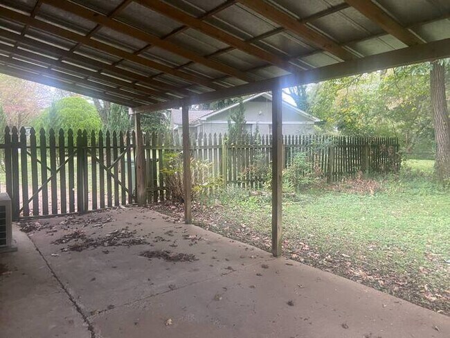 Primary Photo - 2313 Lynn Rd NW