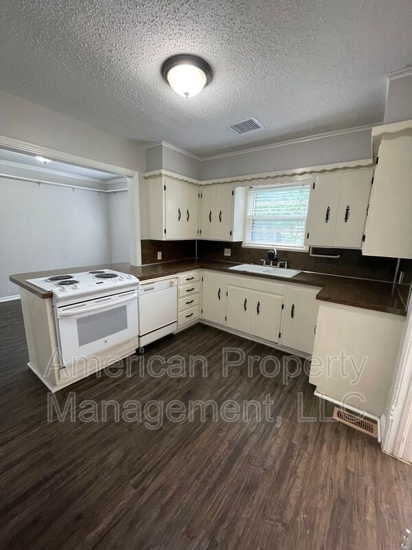 Building Photo - 718 N Gary Pl