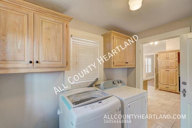 Building Photo - 801 North Blvd