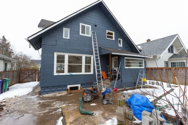 Building Photo - 4215 N Colonial Ave