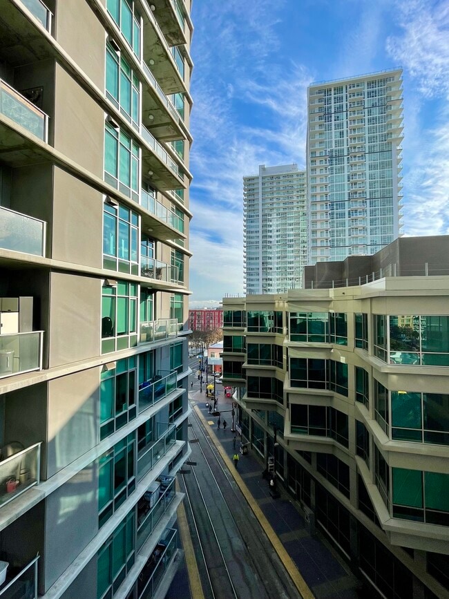 Building Photo - 1080 Park Blvd