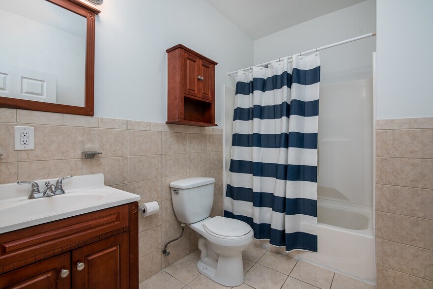 Bathroom 2 - 15 Imlay St