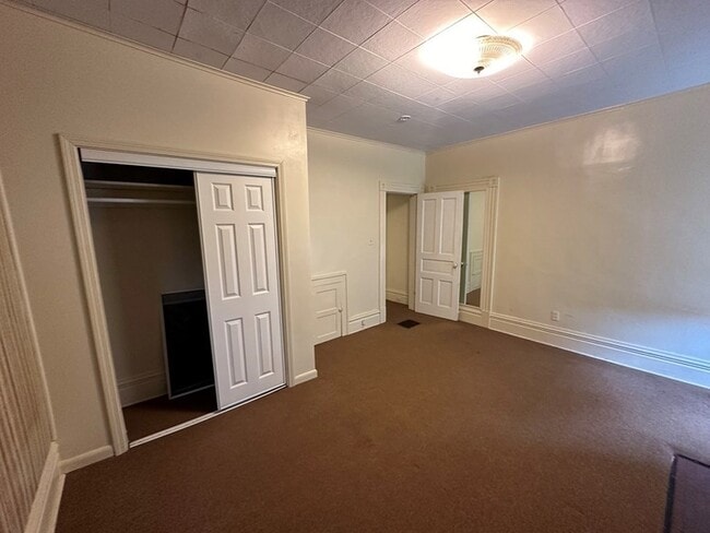 Building Photo - 116 W 2nd St