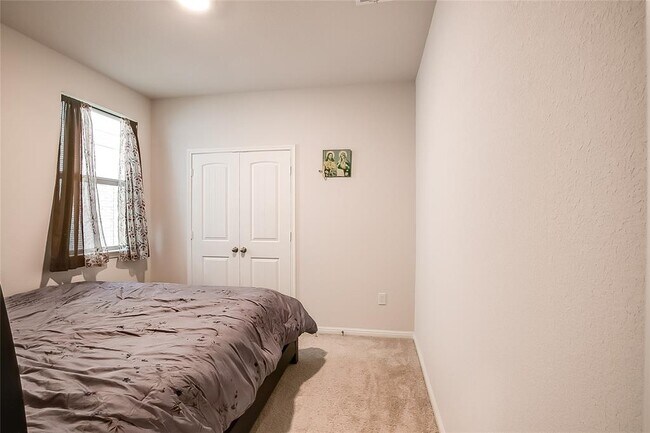 Building Photo - 908 Vogel Dr