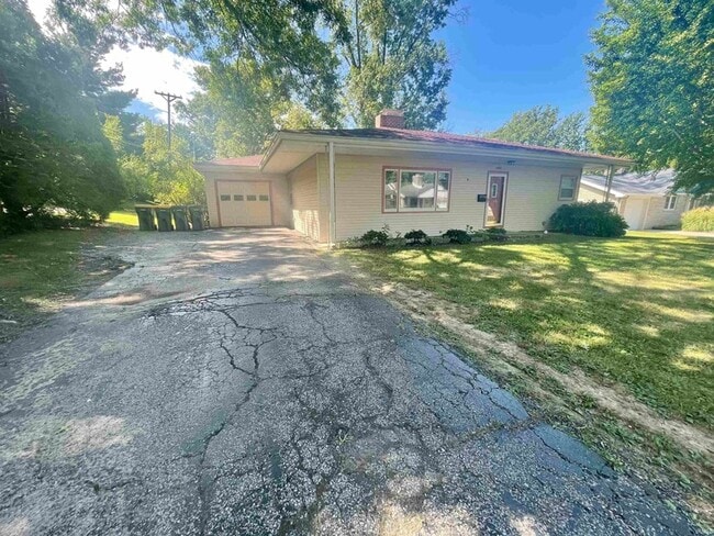 Building Photo - 1822 E 2nd St