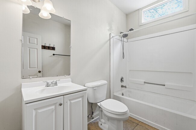 Building Photo - 309 W 41st St