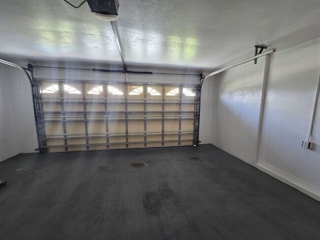 Building Photo - 3027 SW 23rd Ave