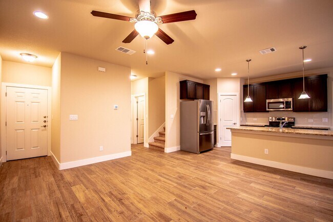 Building Photo - 347 Madison Oaks Ave
