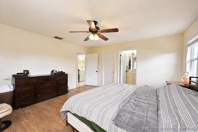 Building Photo - 1755 SW Castinet Ln