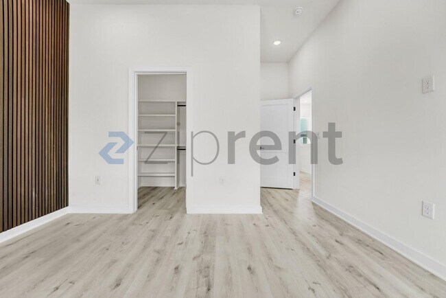 Building Photo - 2000 Riverside Farms Rd