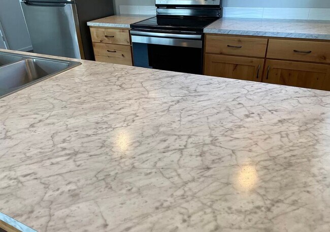 Building Photo - Available now! 3 bedroom ~ 2.5 Bathroom st...