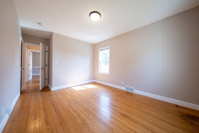 Building Photo - 2116 W 105th St