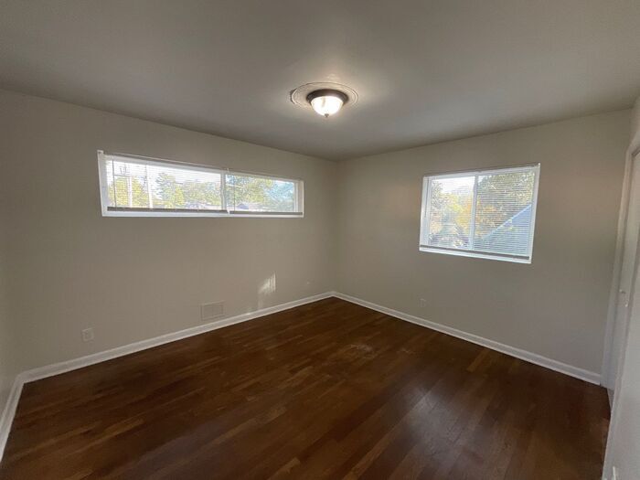 Building Photo - 3011 Horse Shoe Dr