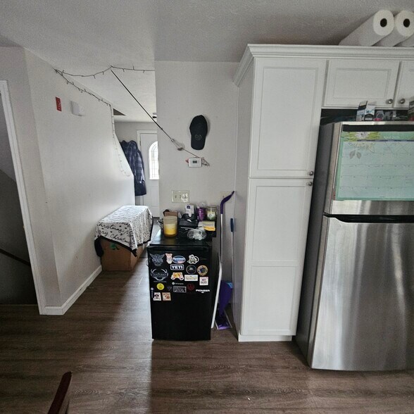 Building Photo - 137B Highrock Rd