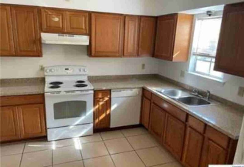 Building Photo - 1805 Cedarhill Dr