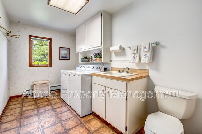 Building Photo - 1508 Linden Lake Rd