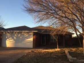 Building Photo - Awesome home in quiet. Culdesac