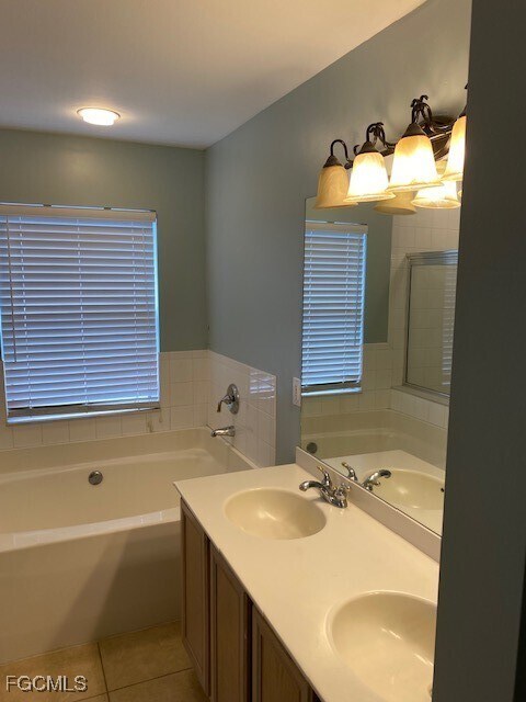 Building Photo - 3519 NE 12th Pl