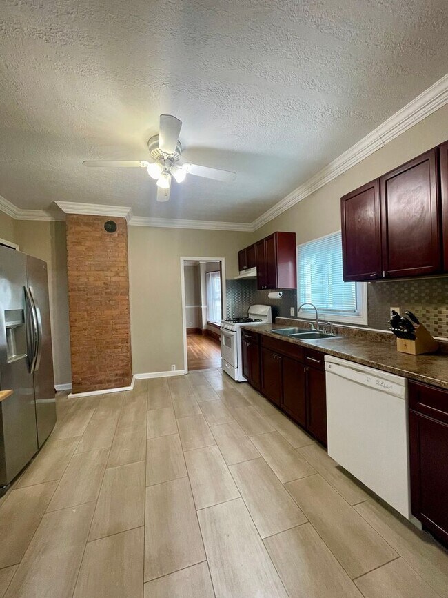 Building Photo - 300 Milburn Dr