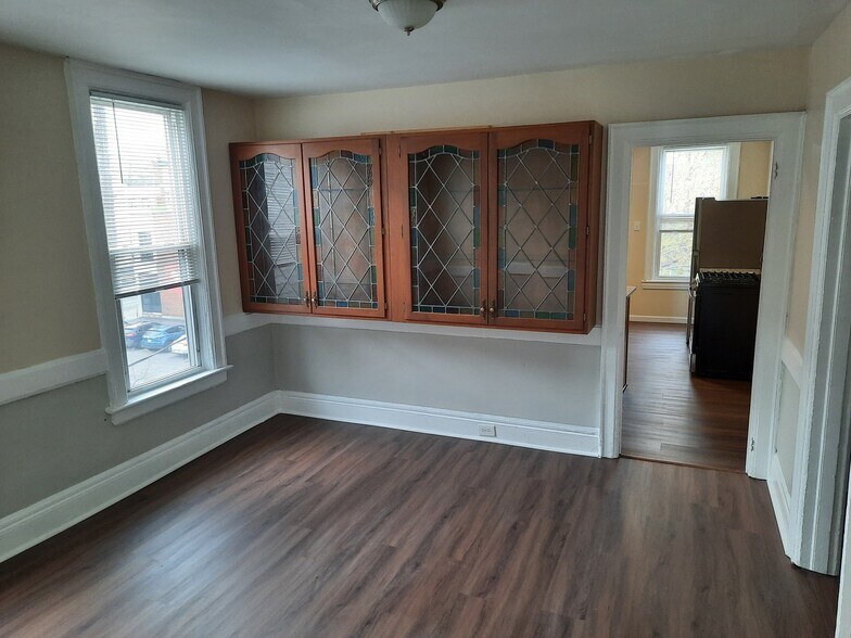 Dining Room 1B - 257 W Utica St