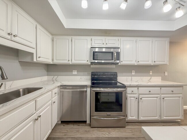 Building Photo - 5110 N 31st Way