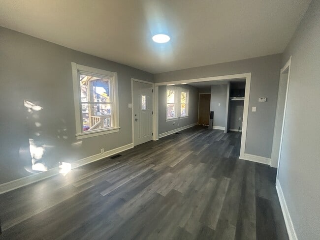 Building Photo - 6115 Noble Ave