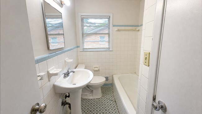 Building Photo - 355 Morton Ave