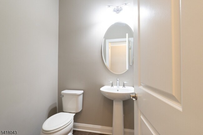 Building Photo - 76 Van Cleef Dr