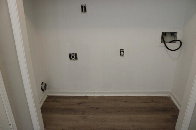 Building Photo - 5116 Chantilly Dr