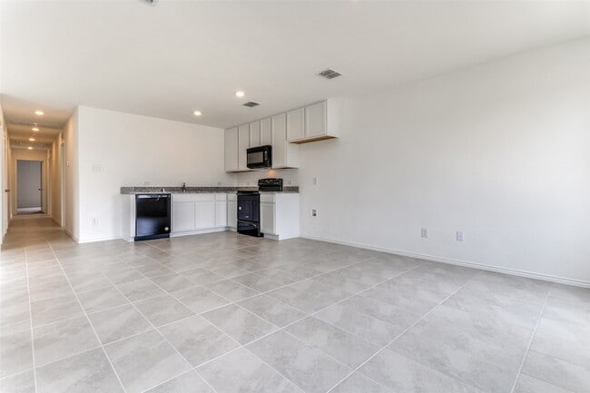 Building Photo - 127 Sunflower St