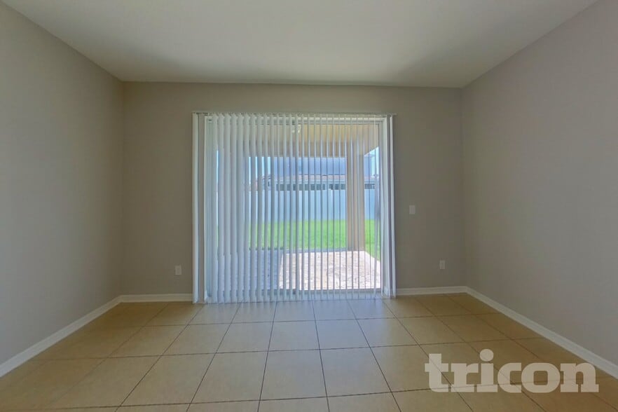 Building Photo - 2557 Isabela Terrace