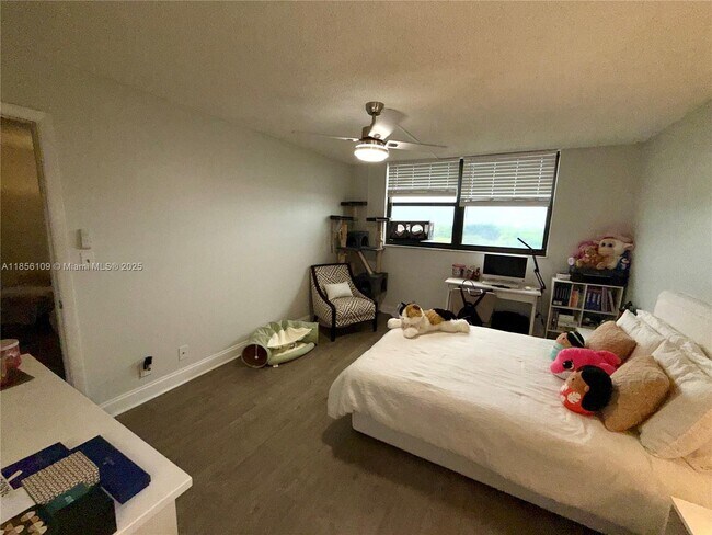 Building Photo - 1266 S Military Trail