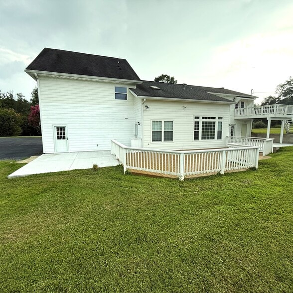 Entertainers' Dream - Three Patios and Two Decks! - 10828 Miller Rd