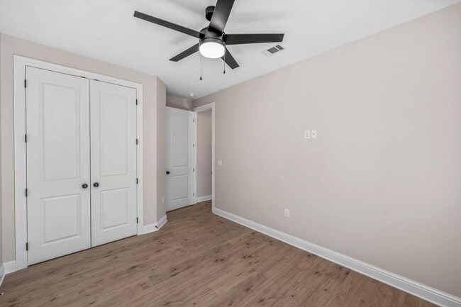 Building Photo - 1460 Pine St