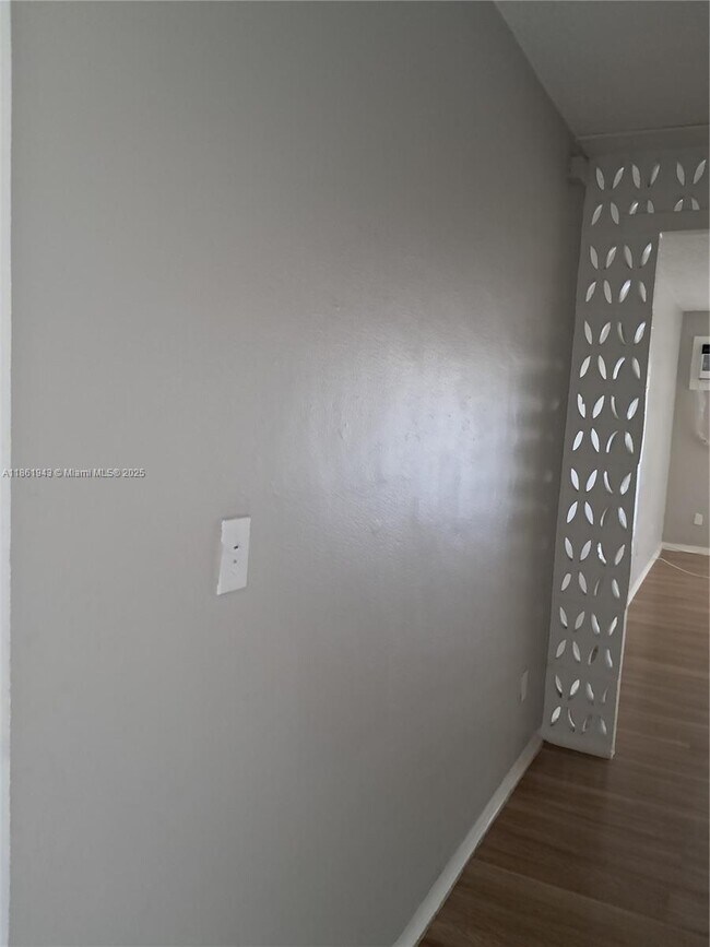 Building Photo - 13025 Emerald Dr