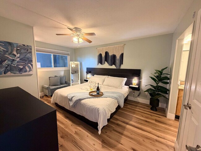 Building Photo - 8743 Thomas Dr