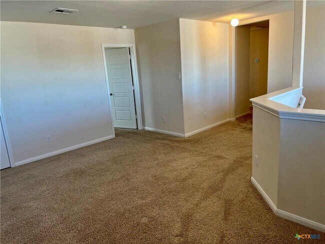 Building Photo - 533 Summersweet Rd