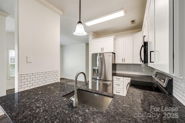 Building Photo - 4505 Hampstead Heath Dr