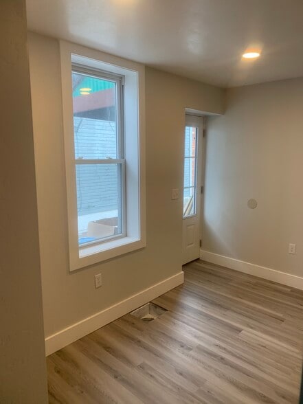Entryway - 119 E Main St